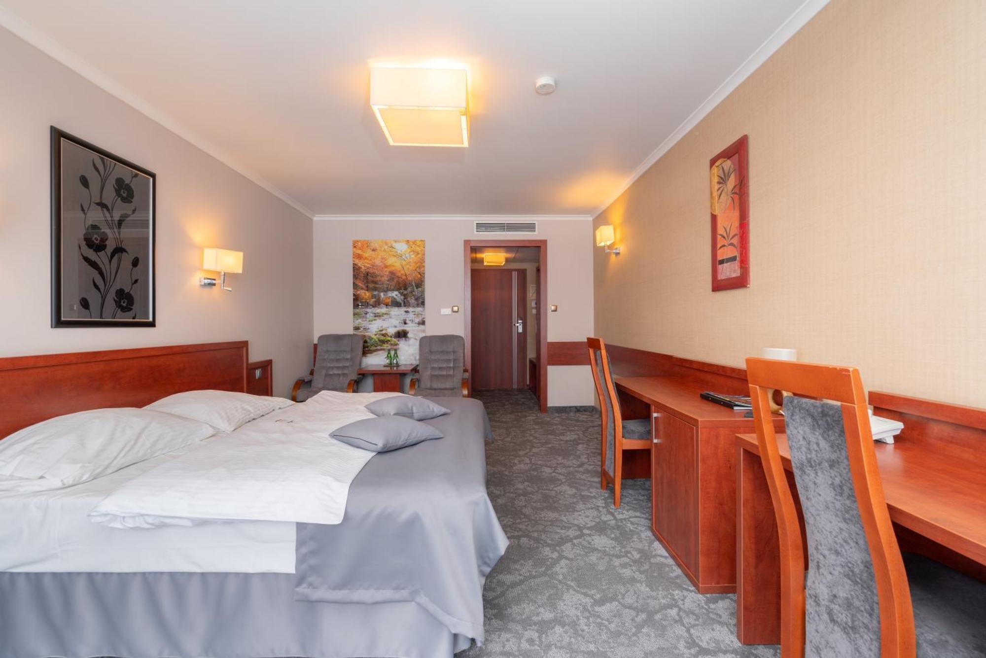 Hotel Badura Wadowice Dış mekan fotoğraf