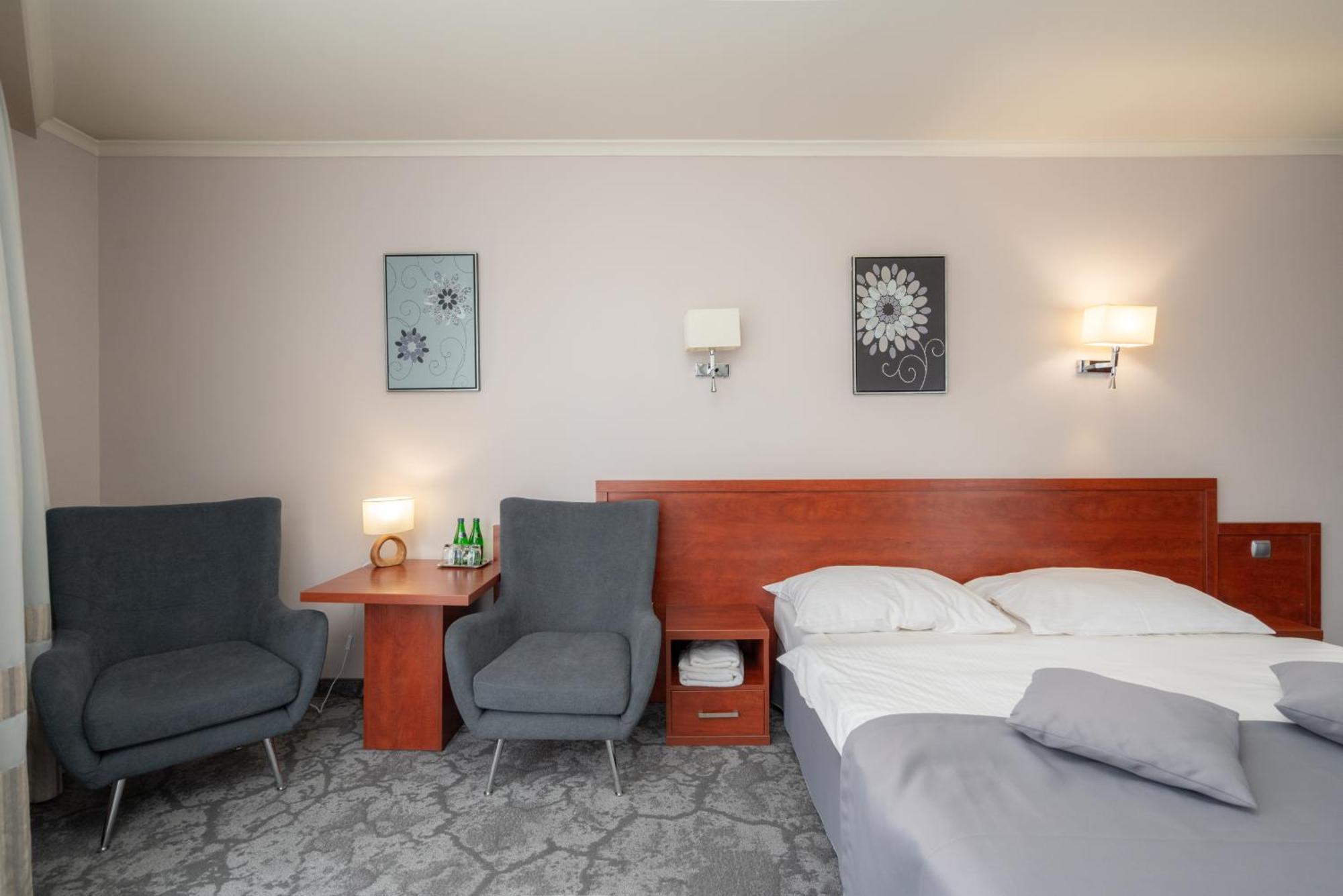 Hotel Badura Wadowice Dış mekan fotoğraf